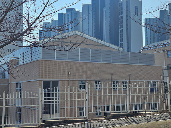 거제 상동 초등학교 옥상 방음벽 설치