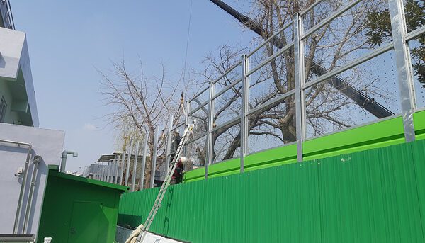 초등학교 운동장 방음벽 버드세이버 적용현장_학교방음벽 설치