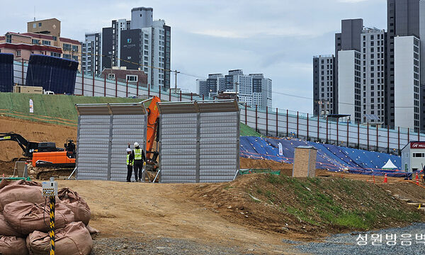 부산 사직동 현대 힐스테이트, 맞춤 제작된 4m 이동식방음벽 납품 사례