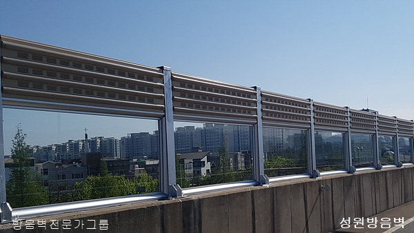 부산-을숙도대교-유지보수형-투명방음벽